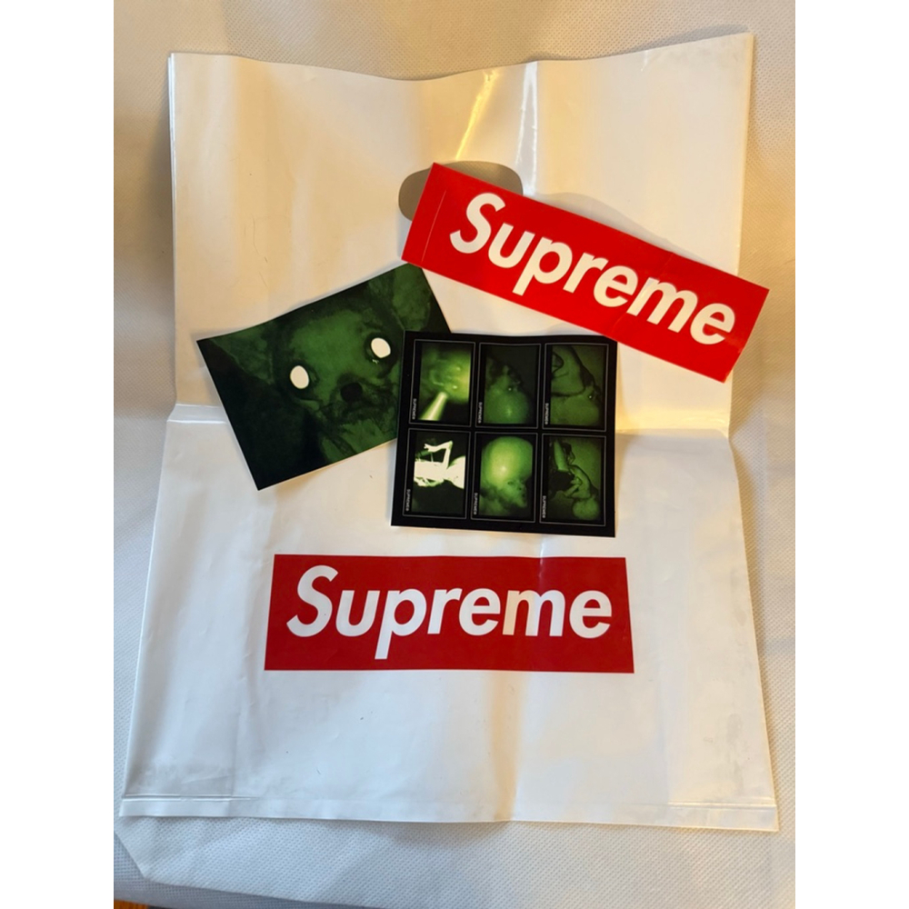 Supreme Chris Cunningham Alien Sticker set with bag
100% Authentic FW18 Season